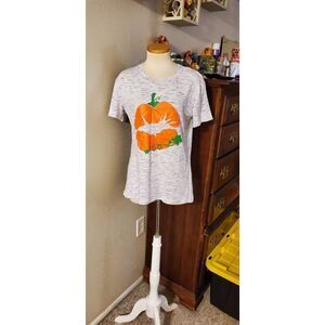 NWOT WOMENS PUMPKIN TSHIRT